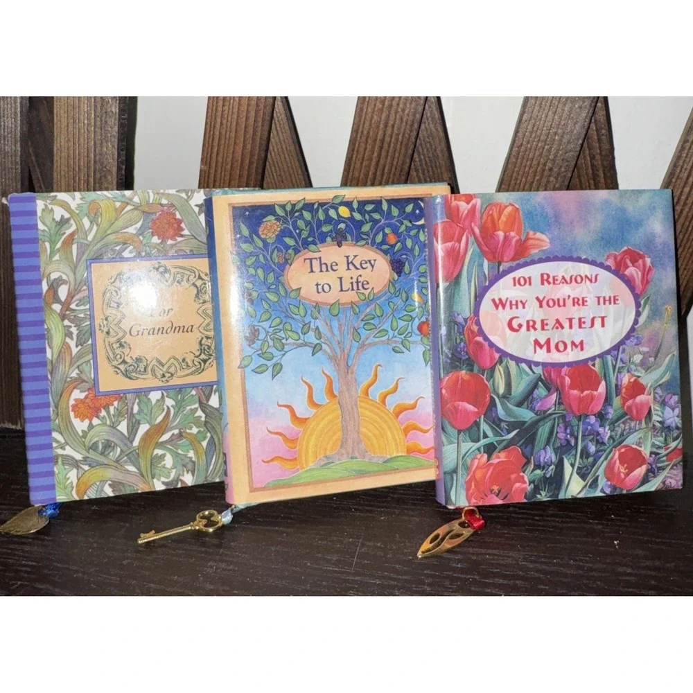 Vintage Set Of 3 Hardcopy Hardcover Mini‎ Books. 3.25